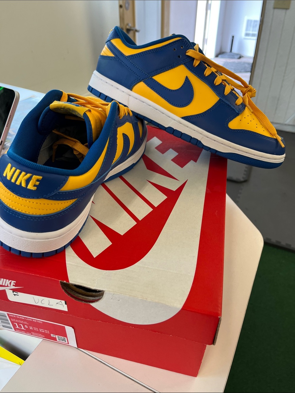 Nike Kids Low-Top Sneakers in Blue and Yellow